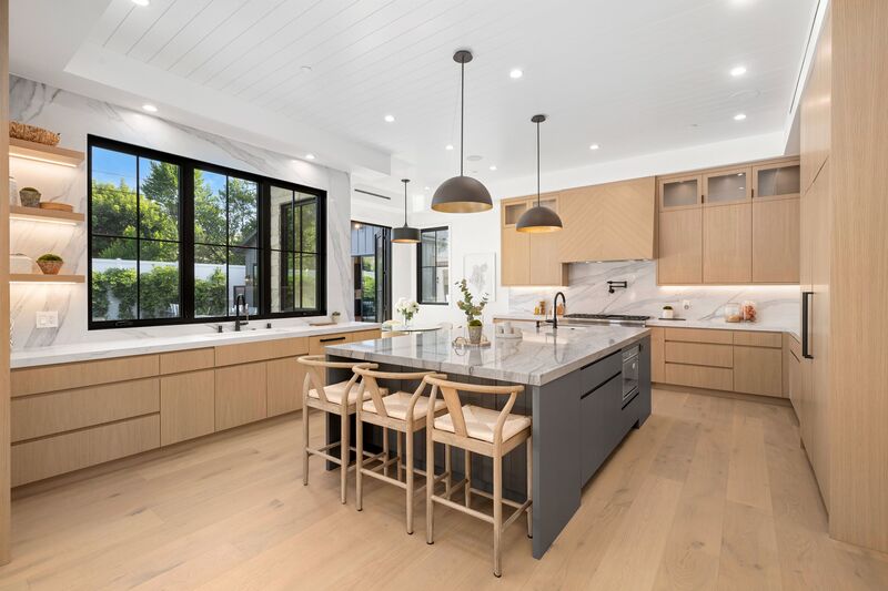 cocina moderna con isla al centro